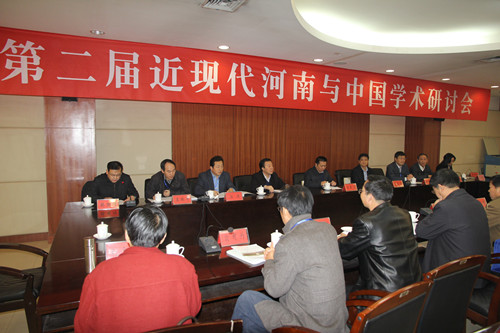 王瑞平参加郑州大学近现代河南与中国学术研讨会.jpg