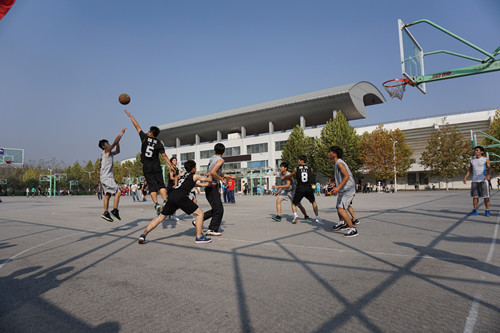 1027经管学院篮球比赛1.jpg