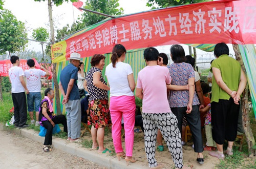 博士服务地方经济实践团走进社区_副本.jpg