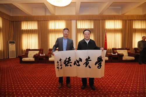 袁部长一行来访2.jpg