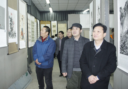 美术学院文化作品展现场.jpg
