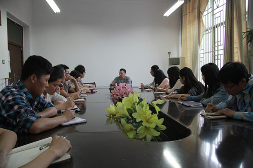 校团委组织青年学子学习习近平“五四”讲话精神.jpg