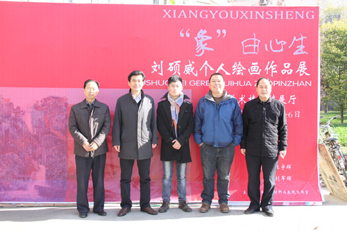1202校领导与学生合影留念_副本.jpg