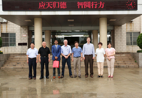 0626美国客人老方合影.jpg