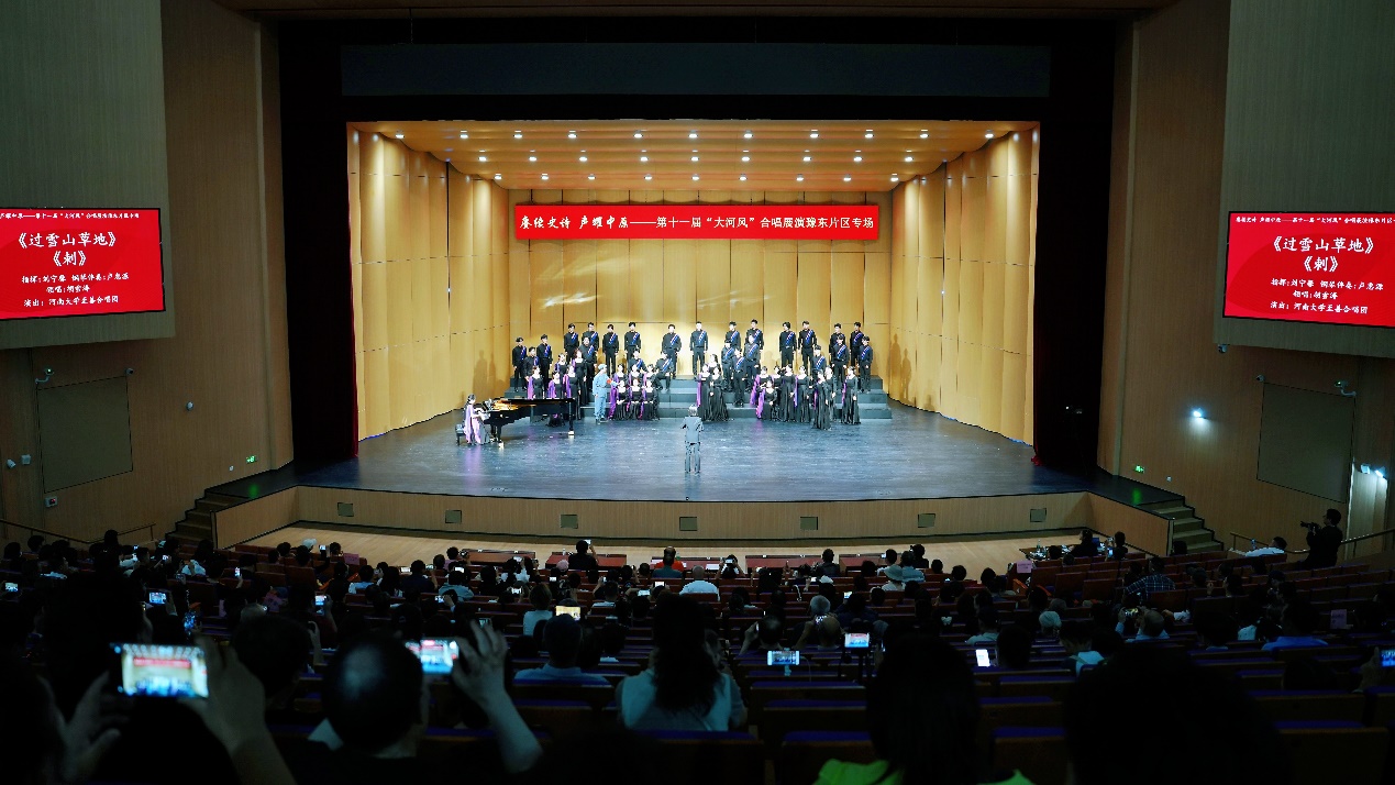 图片包含 室内, 建筑, 人们, 站描述已自动生成 图片包含 室内, 建筑, 人们, 站描述已自动生成
