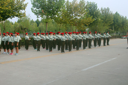 文学院军训.jpg