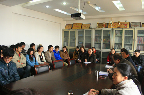 现代艺术学院座谈会.jpg