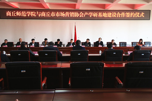 0415市场营销 戚家铭 李宇航 摄_副本.jpg