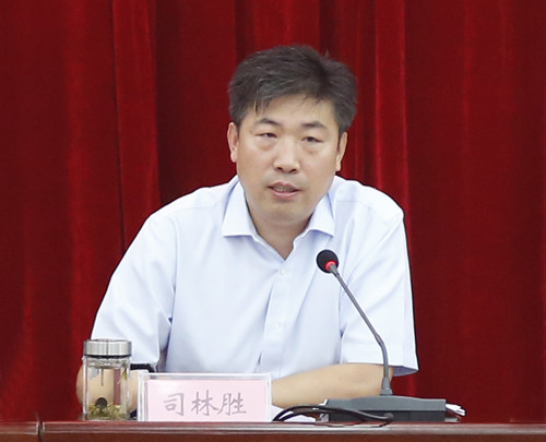 0908学期工作会议司校长.jpg