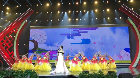 说明: C:\Users\jiang\Desktop\报送招生宣传材料\各学院\音乐学院2022招生宣传材料\音乐学院招生宣传\办学特色、办学实力和师生风采图片\CCTV7中央电视台农业春晚舞蹈创作与演出.jpg 说明: C:\Users\jiang\Desktop\报送招生宣传材料\各学院\音乐学院2022招生宣传材料\音乐学院招生宣传\办学特色、办学实力和师生风采图片\CCTV7中央电视台农业春晚舞蹈创作与演出.jpg
