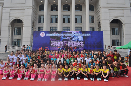 图为所有参赛选手和老师们合影 摄影 度航)_副本.jpg