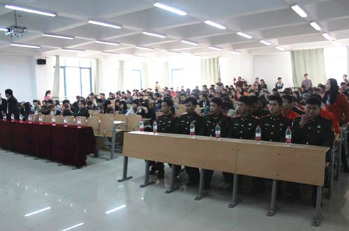 现代艺术学院消防演习2_副本.jpg