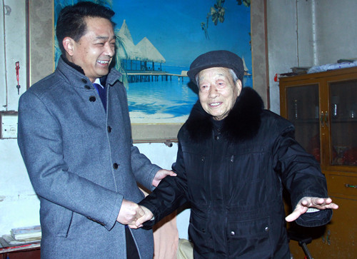 0119慰问老干部蒋校长组.jpg