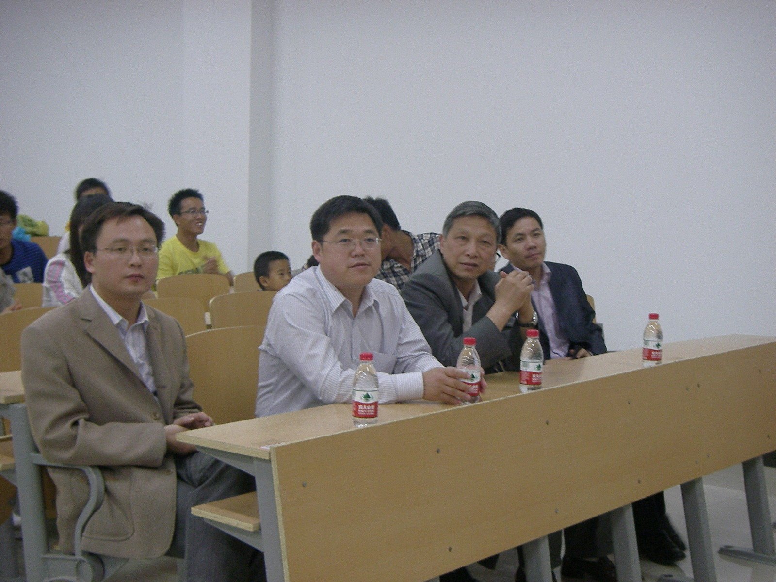 校团委副书记沈振华、曾凯在晚会现场.JPG