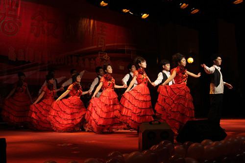 元旦晚会斗牛.jpg