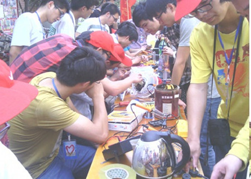 “三下乡”志愿者开展家电义务维修活动_副本.jpg