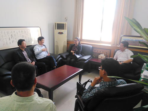 回访母校座谈会2.jpg